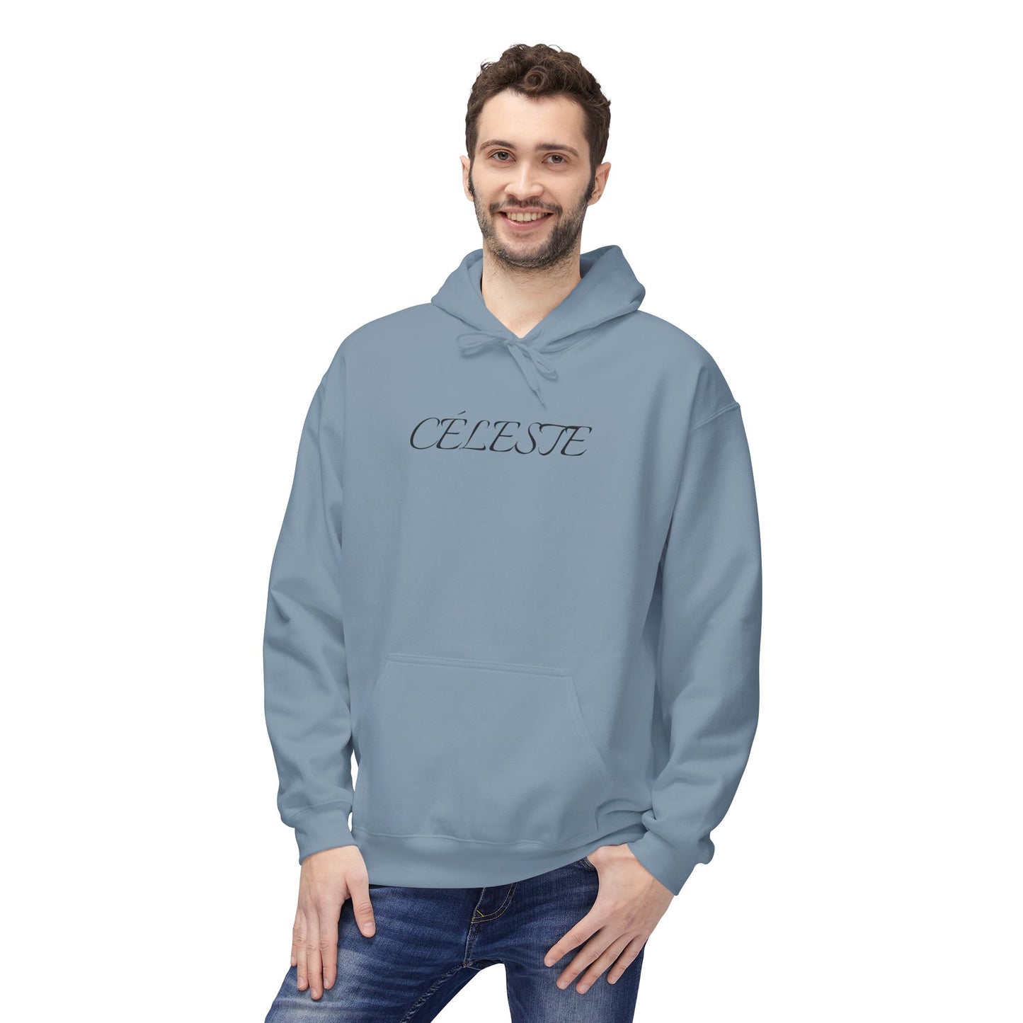 CÉLESTE Hoodie (Brustprint) – Unisex Midweight Softstyle Fleece | Nachhaltige Streetwear mit Komfort & Stil