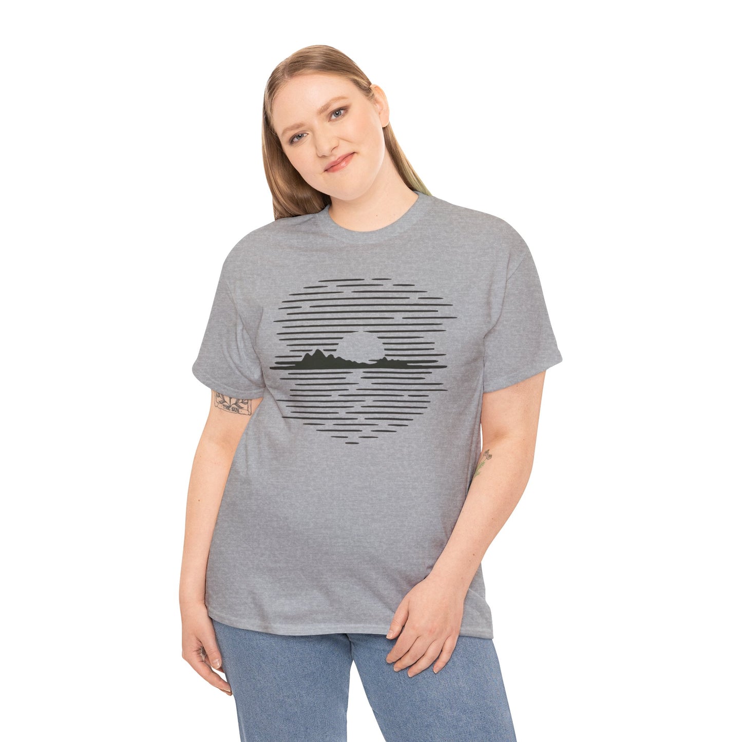 Berg Sonnenuntergang T-Shirt (Brustprint) – Natur-inspiriertes Unisex Shirt für Outdoor- und Landschaftsliebhaber