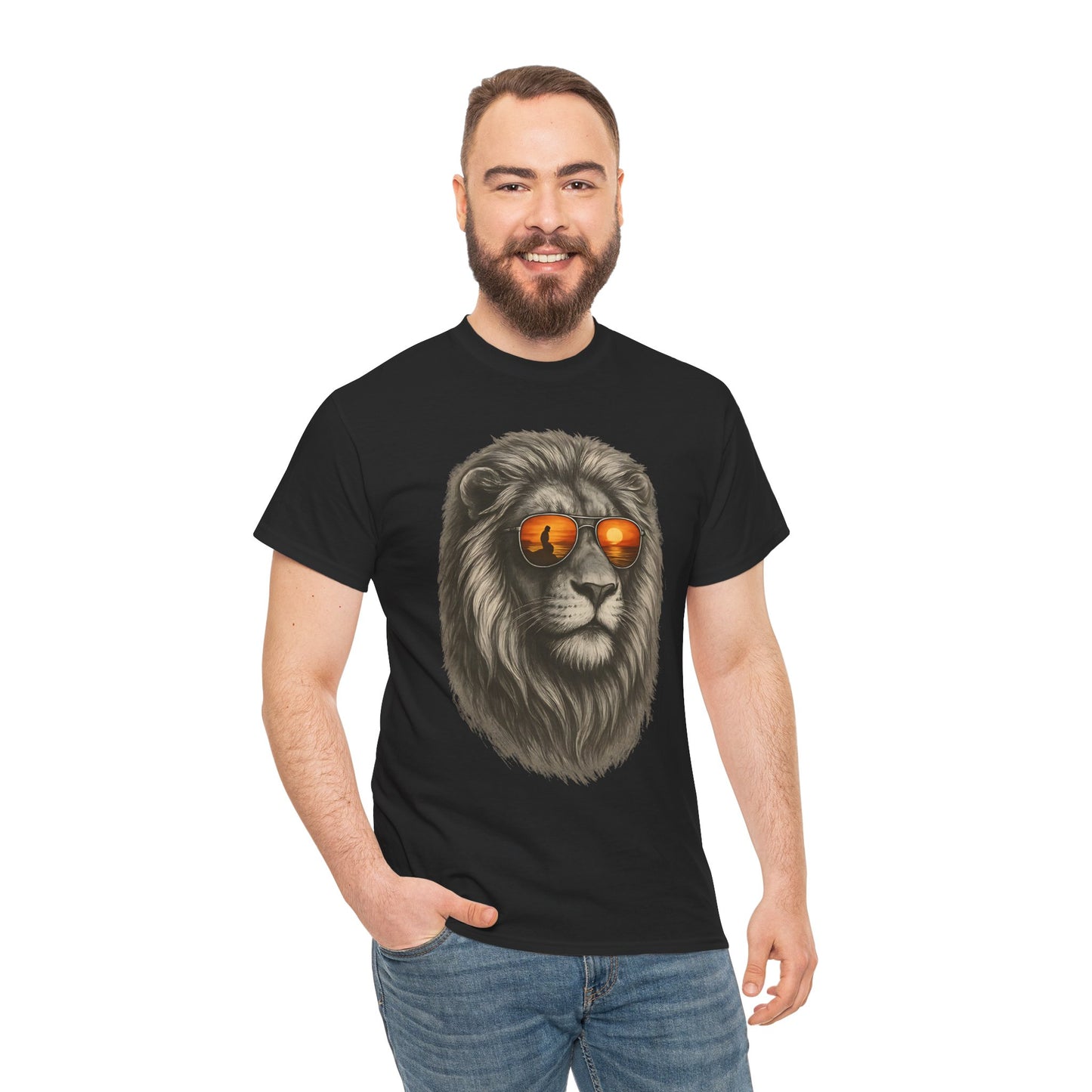 Löwen T-Shirt mit Sonnenbrille & Sonnenuntergang (Brustprint) – Stylisches Tiermotiv für Surfer & Naturfreunde