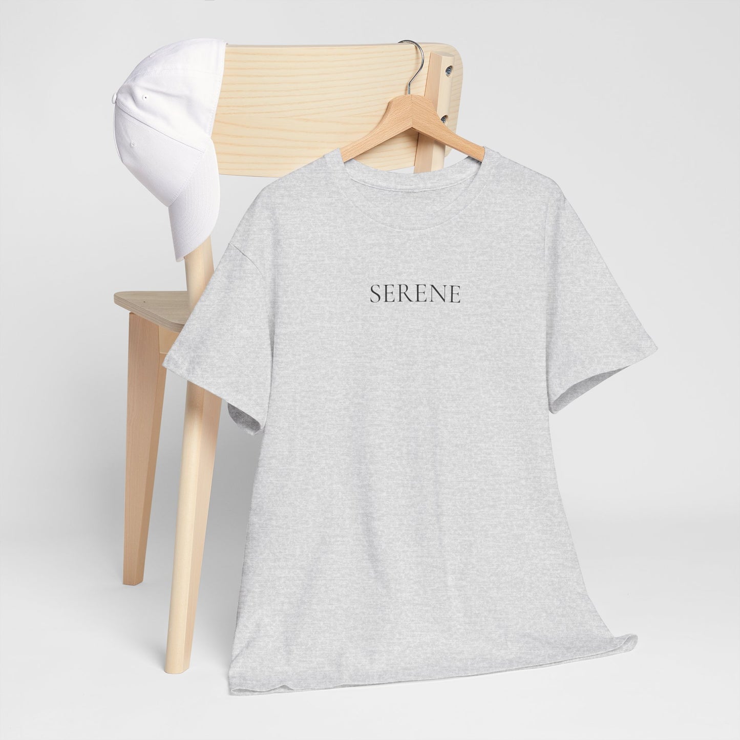 SERENE T-Shirt (Brustprint) – Unisex Heavy Cotton Tee | Nachhaltige Streetwear aus 100% Baumwolle