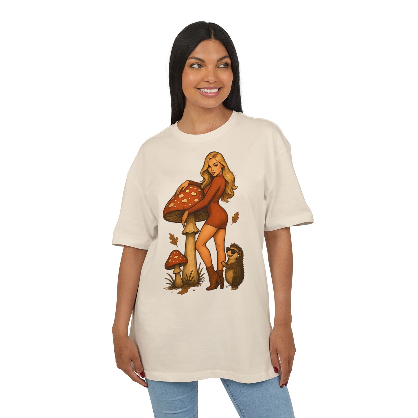 Vintage Pilz Fee & Igel Cartoon (Brustprint) – Retro Waldmotiv T-Shirt für Natur- & Pilzliebhaber