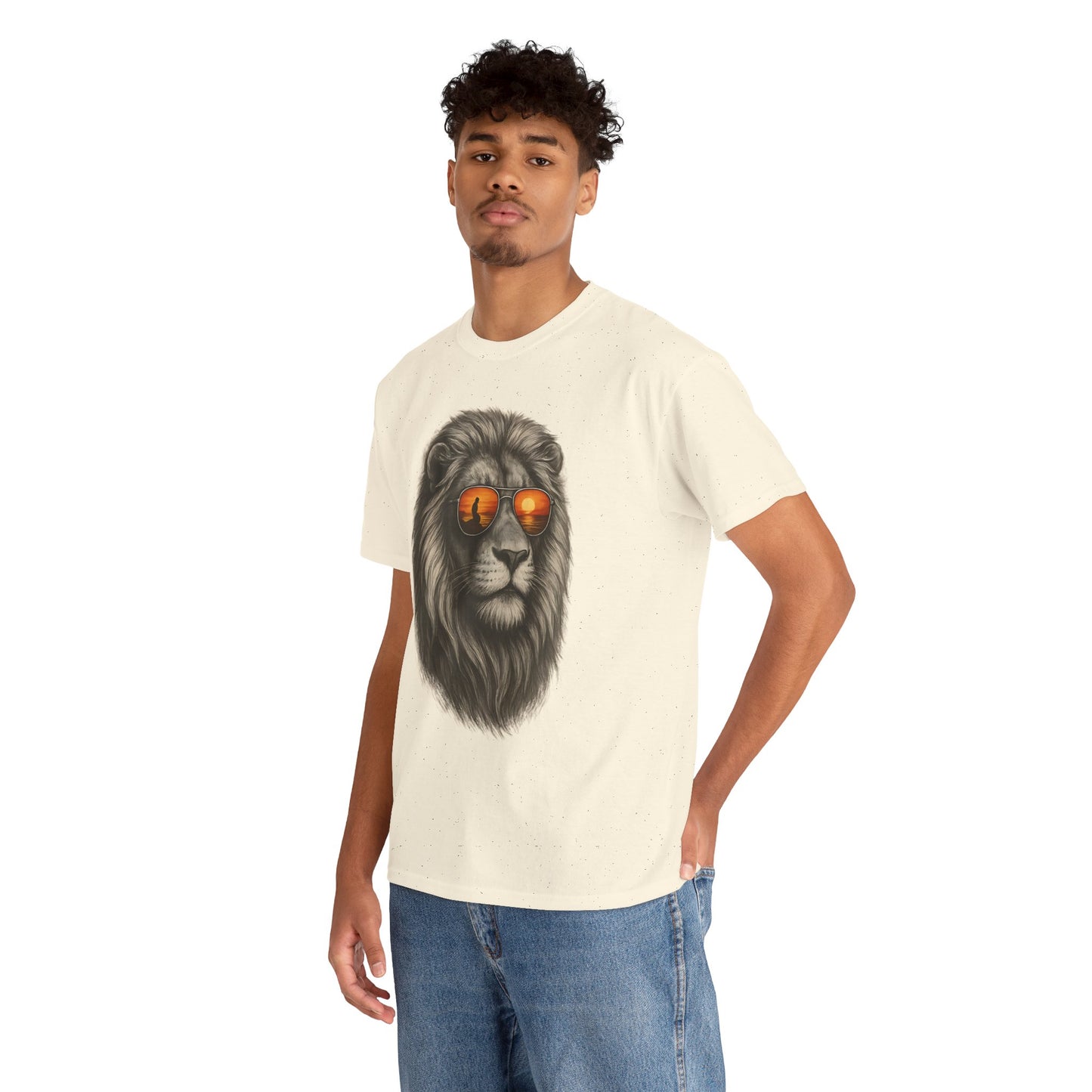 Löwen T-Shirt mit Sonnenbrille & Sonnenuntergang (Brustprint) – Stylisches Tiermotiv für Surfer & Naturfreunde
