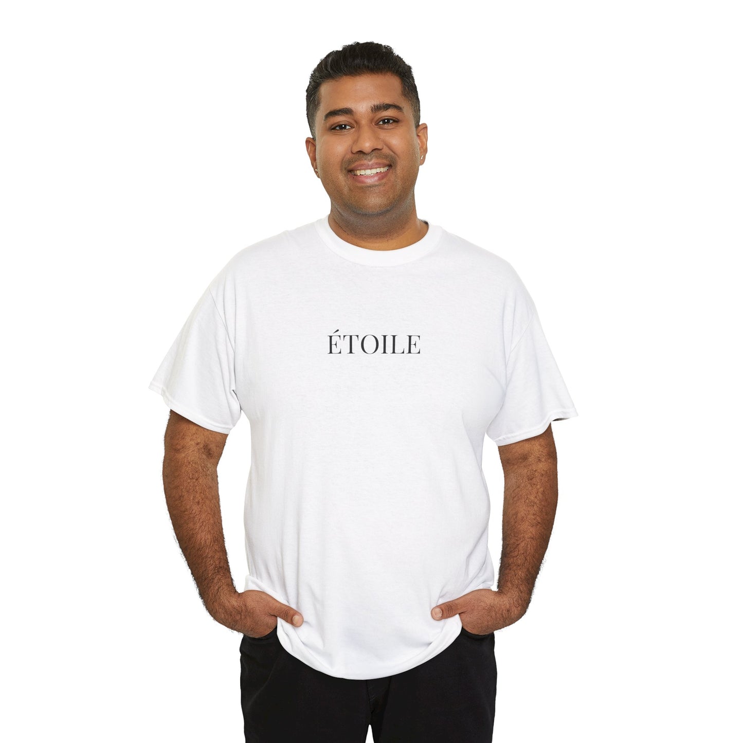 ÉTOILE T-Shirt (Brustprint) – Unisex Heavy Cotton Tee | Minimalistische Streetwear aus nachhaltiger Baumwolle
