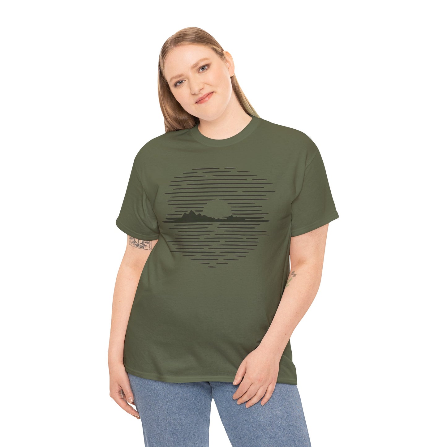 Berg Sonnenuntergang T-Shirt (Brustprint) – Natur-inspiriertes Unisex Shirt für Outdoor- und Landschaftsliebhaber