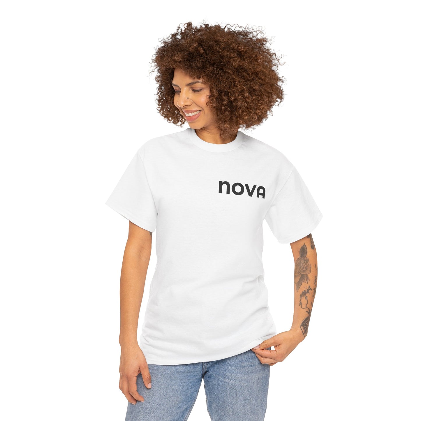 NOVA Unisex Heavy Cotton T-Shirt (Brustprint) – Minimalistisches Statement-Shirt aus 100 % Baumwolle für Damen & Herren