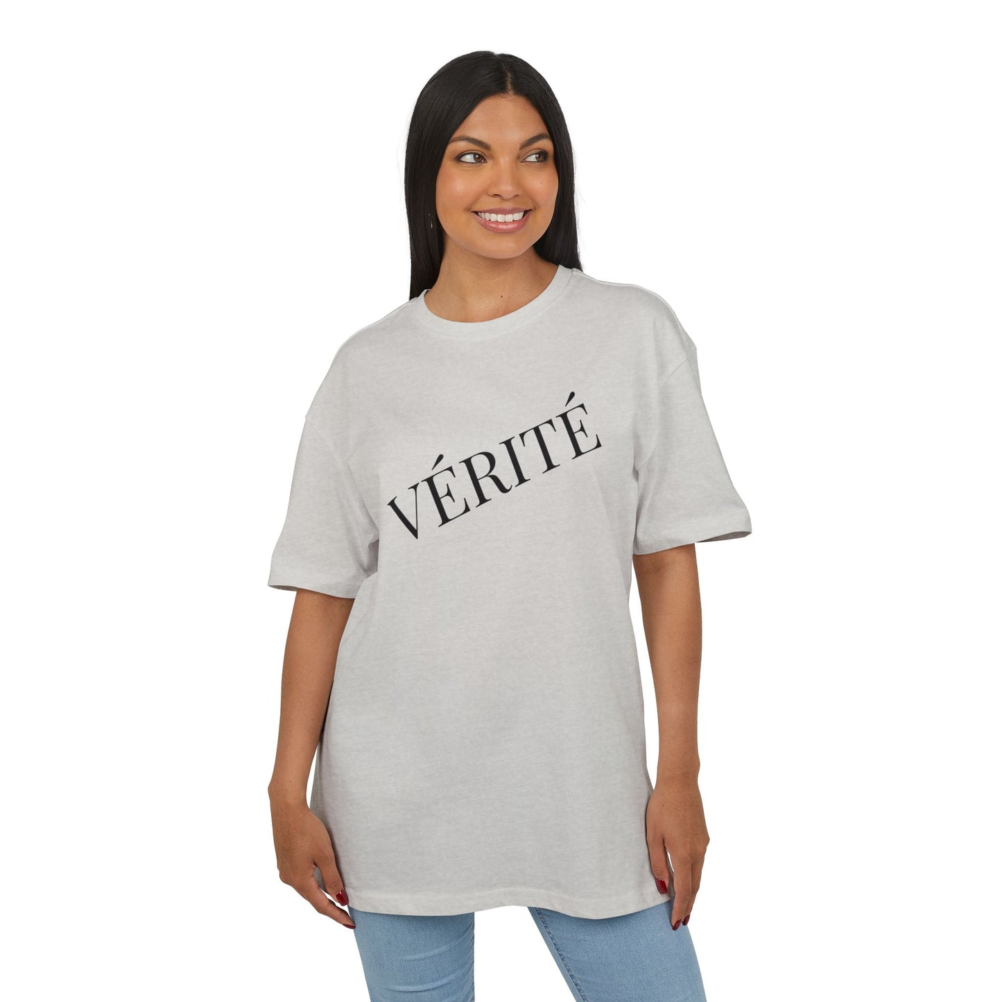 Stylisches T-Shirt mit Aufschrift ‘Vérité’ (Brustprint) – Minimalistisches Design für Modebewusste