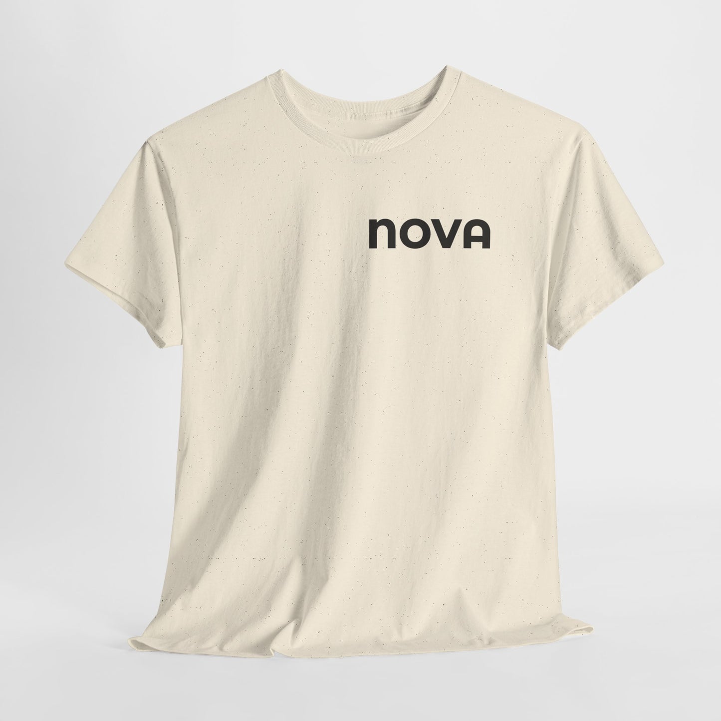 NOVA Unisex Heavy Cotton T-Shirt (Brustprint) – Minimalistisches Statement-Shirt aus 100 % Baumwolle für Damen & Herren