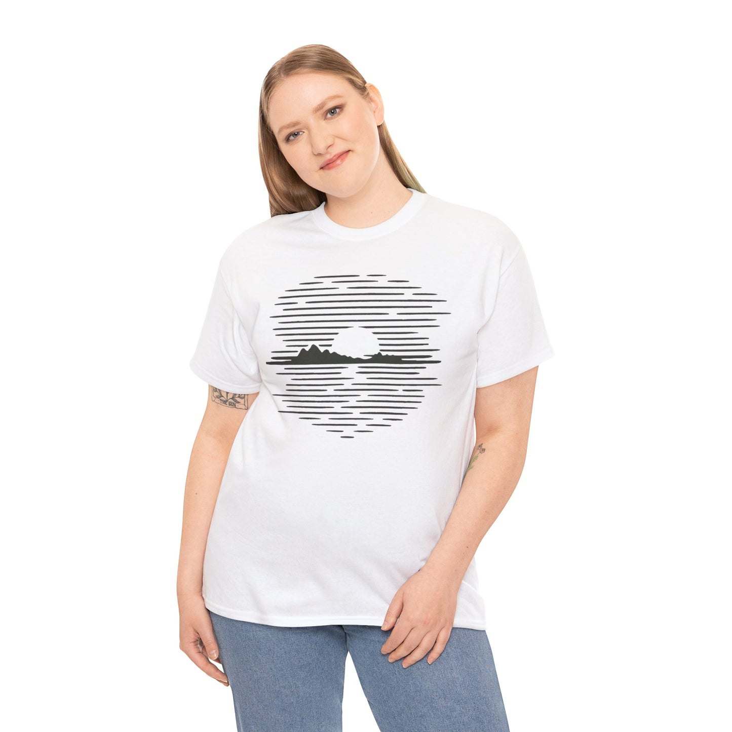 Berg Sonnenuntergang T-Shirt (Brustprint) – Natur-inspiriertes Unisex Shirt für Outdoor- und Landschaftsliebhaber