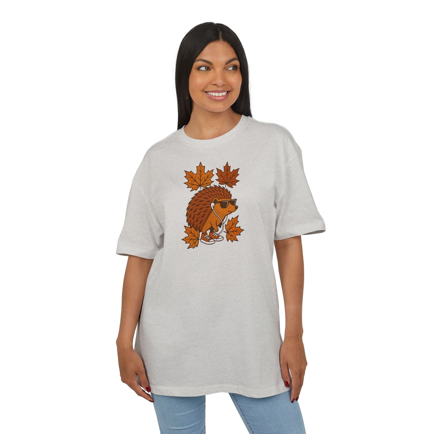 Herbst Igel T-Shirt (Brustprint) – Lustiges Cartoon Design mit Sonnenbrille, Kopfhörern & Ahornblättern