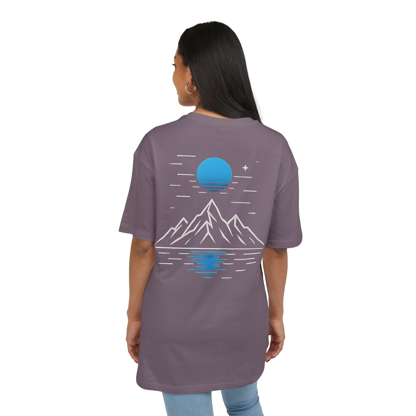 Berg T-Shirt (Rückenprint) – Minimalistisches Natur Design mit Mond & Spiegelung – Unisex Outdoor Shirt für Wanderer & Naturfreunde
