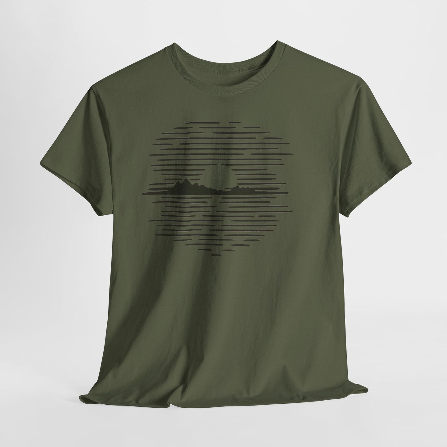 Berg Sonnenuntergang T-Shirt (Brustprint) – Natur-inspiriertes Unisex Shirt für Outdoor- und Landschaftsliebhaber
