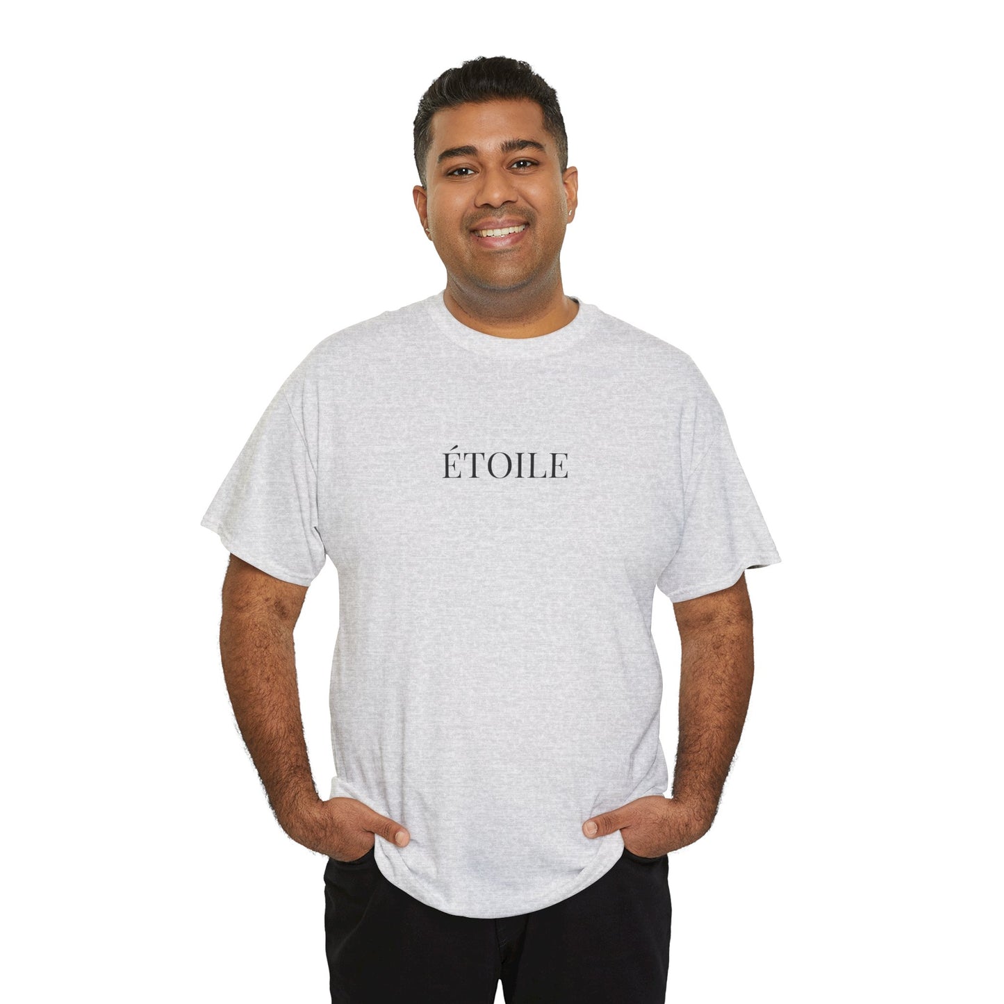 ÉTOILE T-Shirt (Brustprint) – Unisex Heavy Cotton Tee | Minimalistische Streetwear aus nachhaltiger Baumwolle