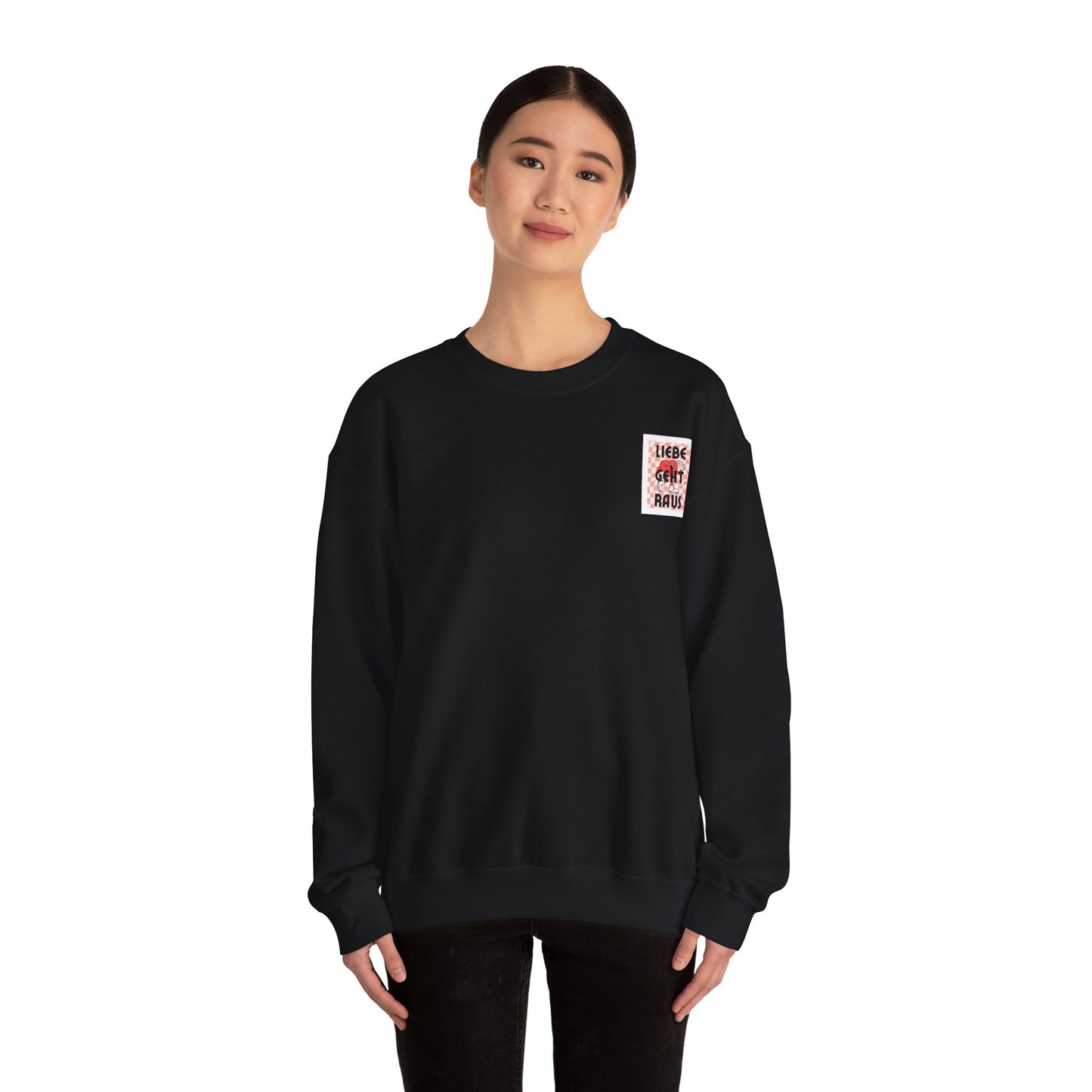 LIEBE GEHT RAUS - Unisex Sweatshirt mit Statement Liebe Geht Raus - Bequemer Pullover mit Herz-Motiv, Nachhaltig in Deutschland Gefertigt