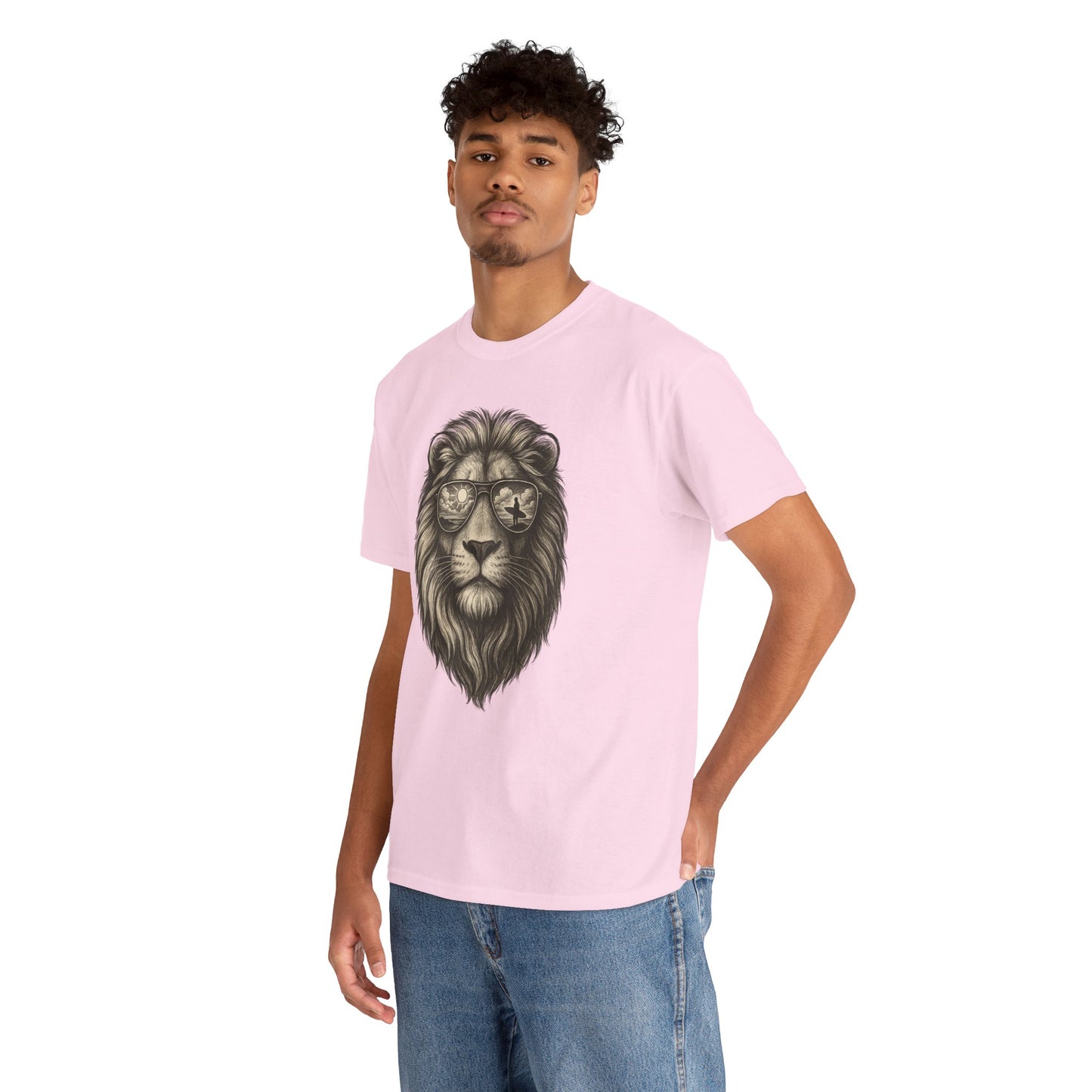 Surfer-Löwe T-Shirt (Brustprint) – Retro Sonnenbrillen Motiv | Cooles Sommer Design für Strandfans & Abenteurer
