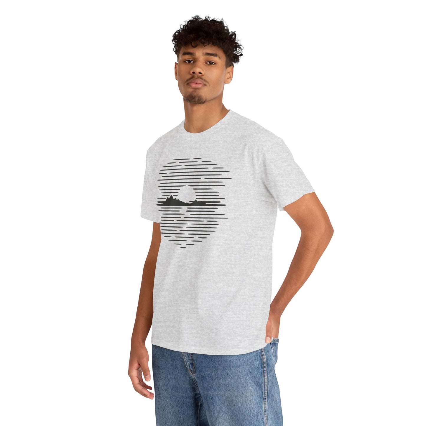 Berg Sonnenuntergang T-Shirt (Brustprint) – Natur-inspiriertes Unisex Shirt für Outdoor- und Landschaftsliebhaber