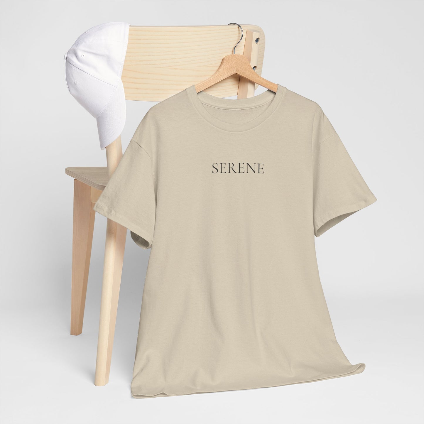 SERENE T-Shirt (Brustprint) – Unisex Heavy Cotton Tee | Nachhaltige Streetwear aus 100% Baumwolle