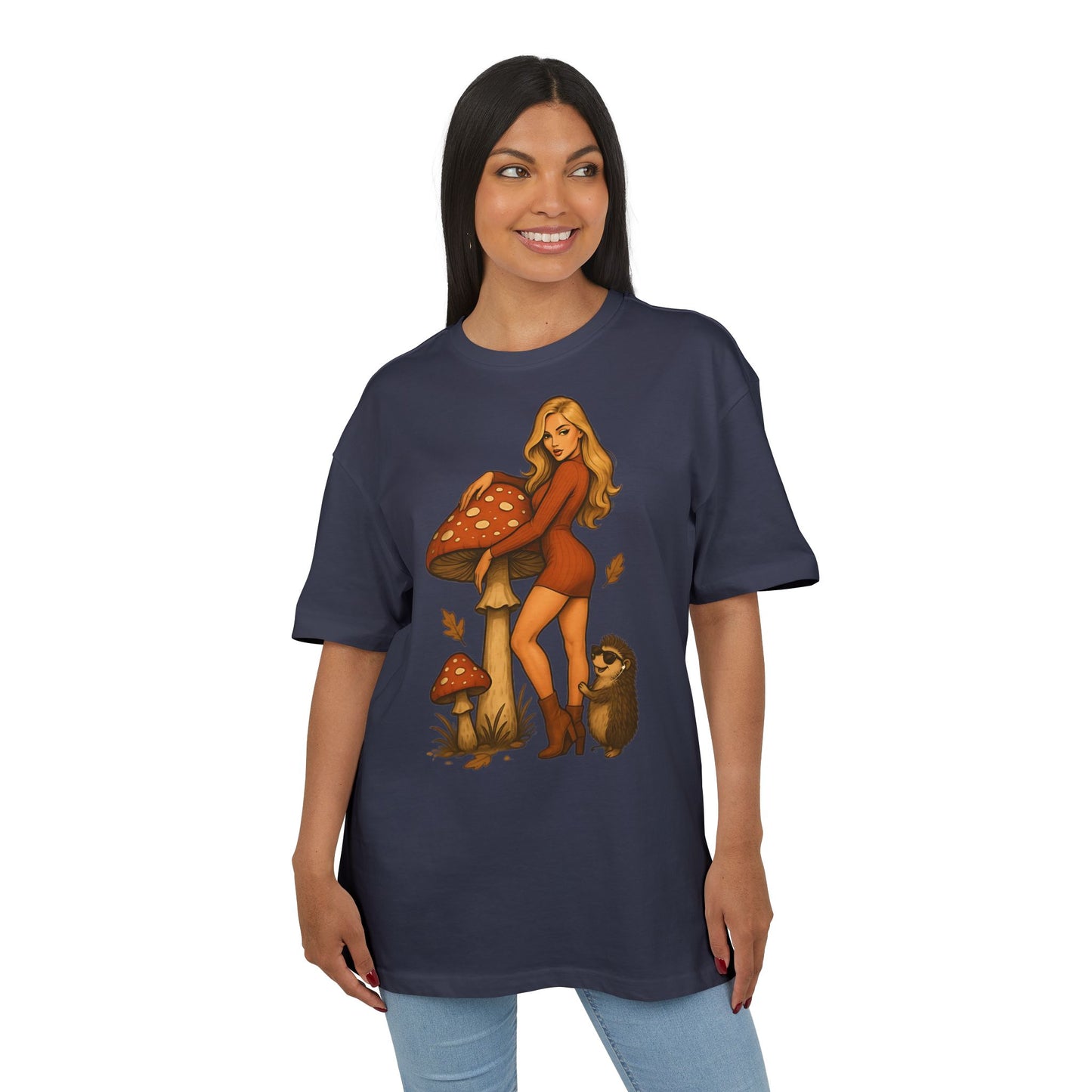 Vintage Pilz Fee & Igel Cartoon (Brustprint) – Retro Waldmotiv T-Shirt für Natur- & Pilzliebhaber
