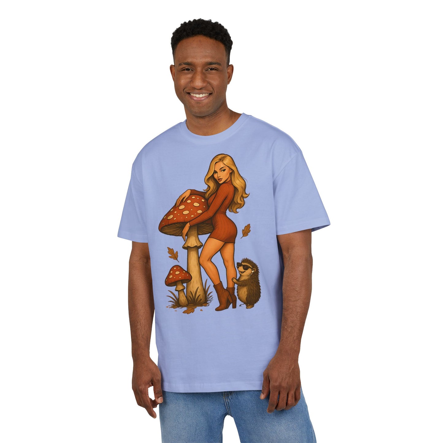 Vintage Pilz Fee & Igel Cartoon (Brustprint) – Retro Waldmotiv T-Shirt für Natur- & Pilzliebhaber