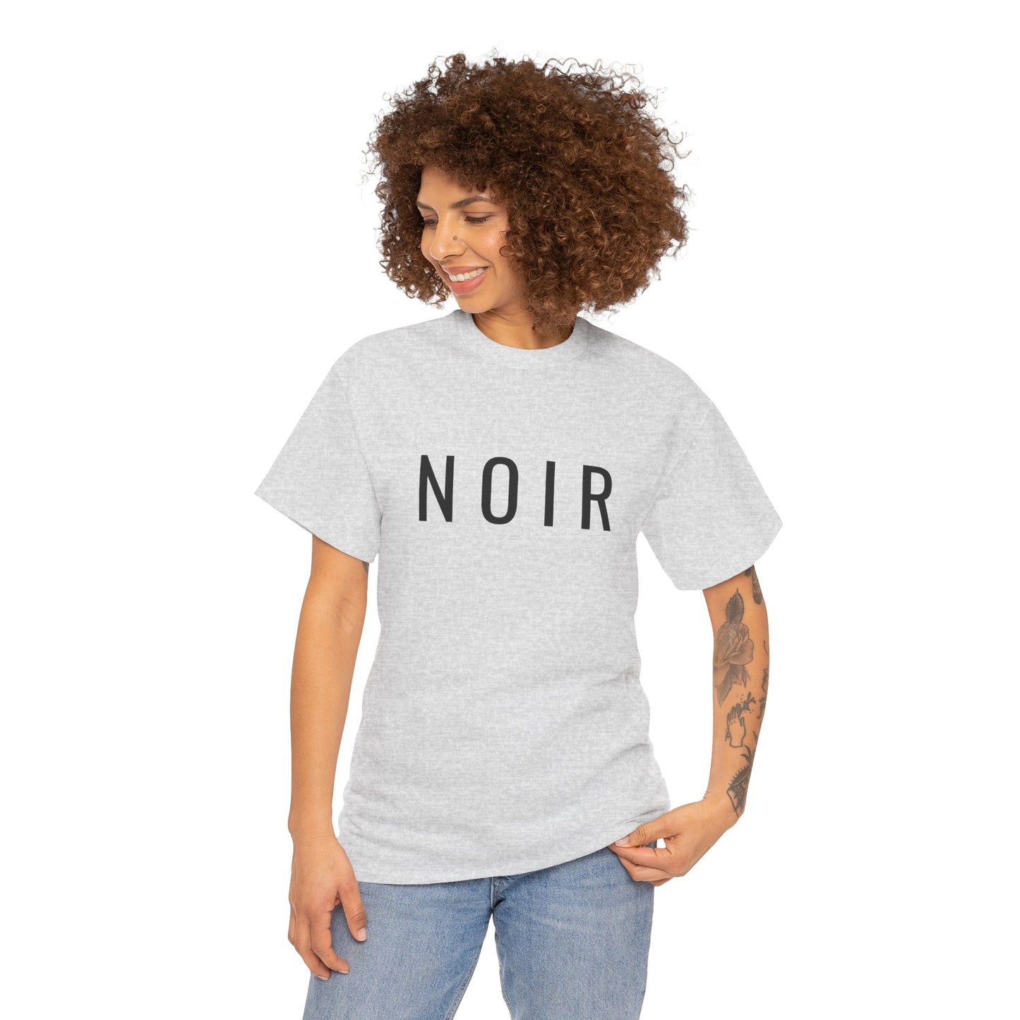 NOIR T-Shirt Unisex (Brustprint) – Nachhaltiges Heavy Cotton Tee aus 100% Baumwolle, Minimalistische Streetwear & Geschenkidee