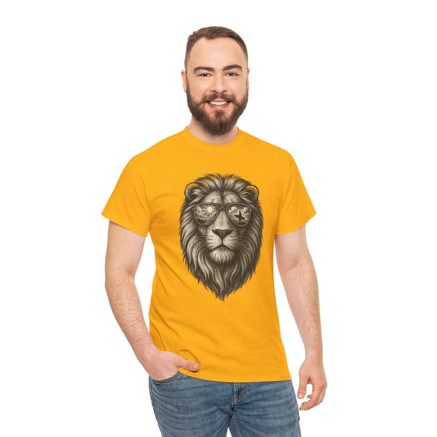 Surfer-Löwe T-Shirt (Brustprint) – Retro Sonnenbrillen Motiv | Cooles Sommer Design für Strandfans & Abenteurer