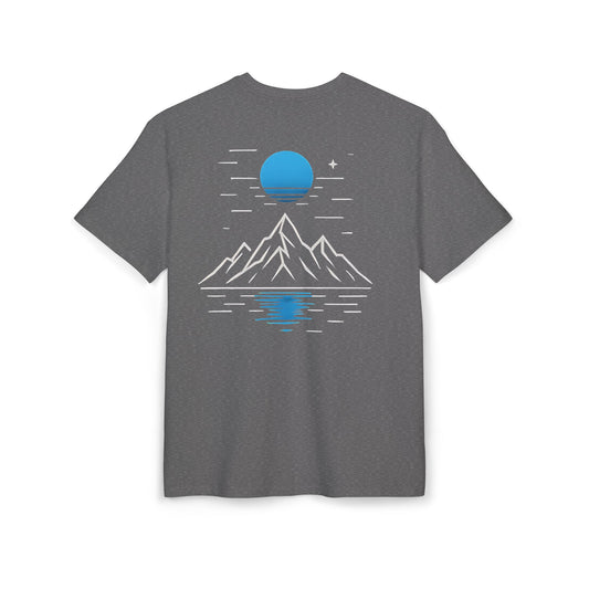 Berg T-Shirt (Rückenprint) – Minimalistisches Natur Design mit Mond & Spiegelung – Unisex Outdoor Shirt für Wanderer & Naturfreunde