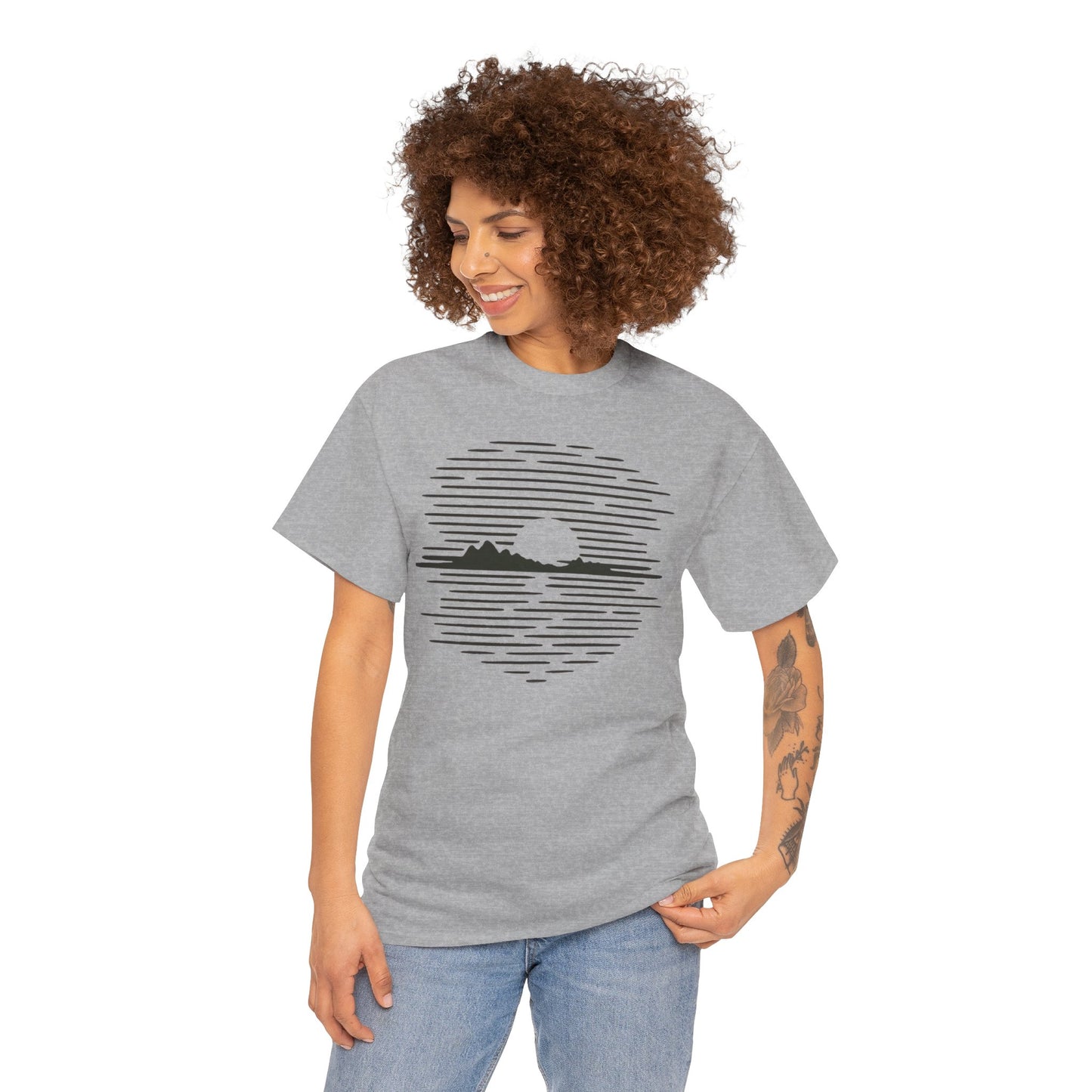 Berg Sonnenuntergang T-Shirt (Brustprint) – Natur-inspiriertes Unisex Shirt für Outdoor- und Landschaftsliebhaber
