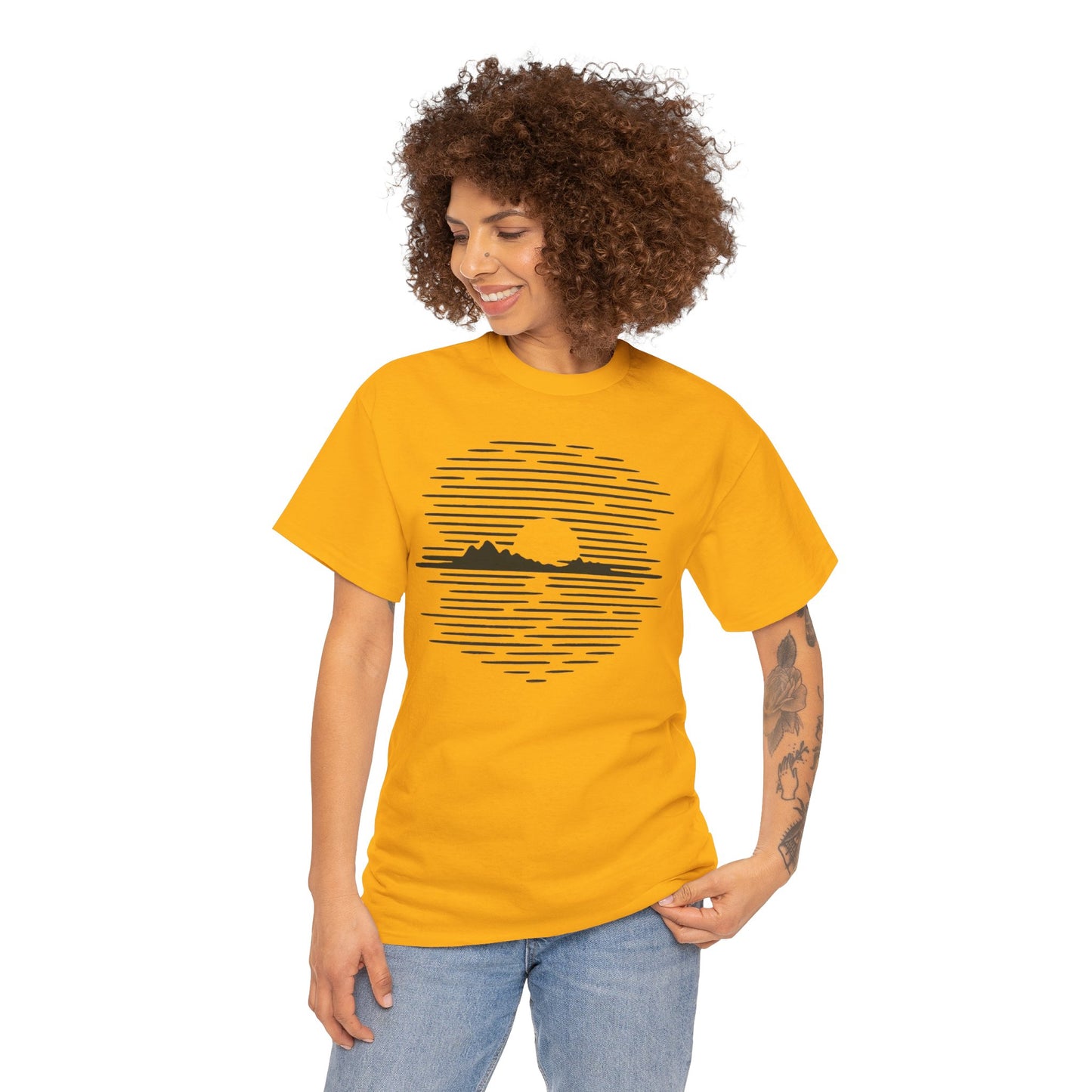 Berg Sonnenuntergang T-Shirt (Brustprint) – Natur-inspiriertes Unisex Shirt für Outdoor- und Landschaftsliebhaber