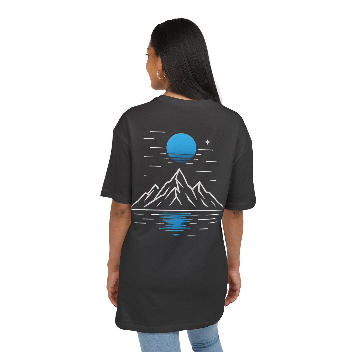 Berg T-Shirt (Rückenprint) – Minimalistisches Natur Design mit Mond & Spiegelung – Unisex Outdoor Shirt für Wanderer & Naturfreunde