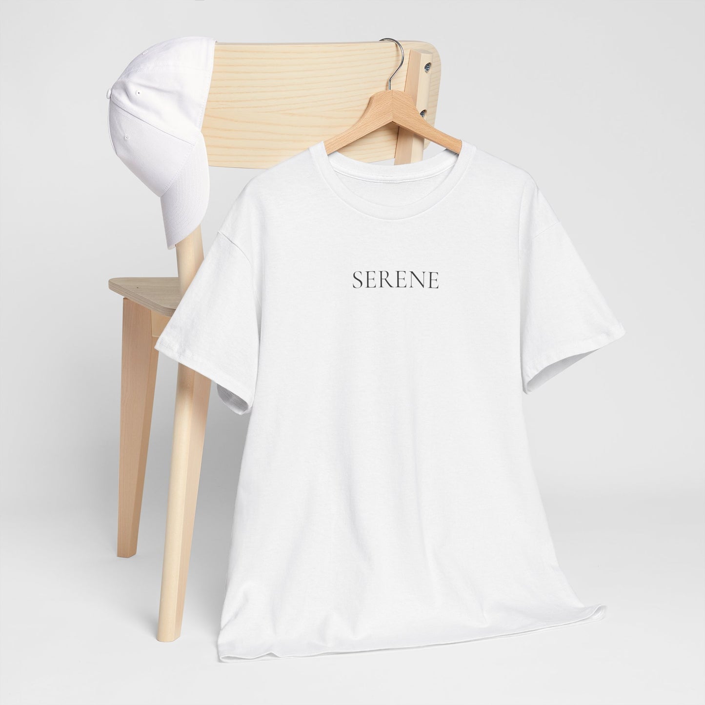 SERENE T-Shirt (Brustprint) – Unisex Heavy Cotton Tee | Nachhaltige Streetwear aus 100% Baumwolle
