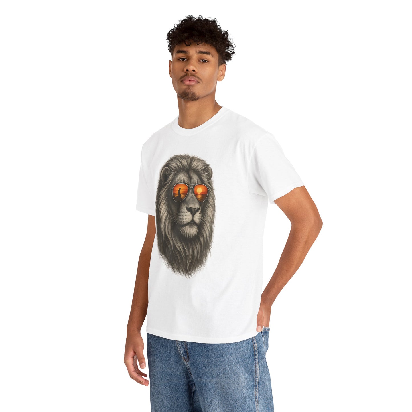 Löwen T-Shirt mit Sonnenbrille & Sonnenuntergang (Brustprint) – Stylisches Tiermotiv für Surfer & Naturfreunde