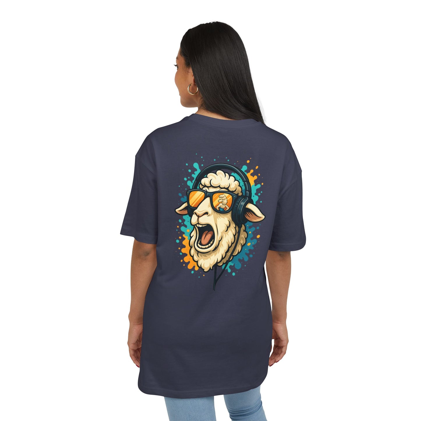 Lustiges Schaf T-Shirt (Rückenprint) – Cooles Cartoon-Motiv mit Kopfhörer & Sonnenbrille – Unisex Shirt für Musikfans & Tierliebhaber
