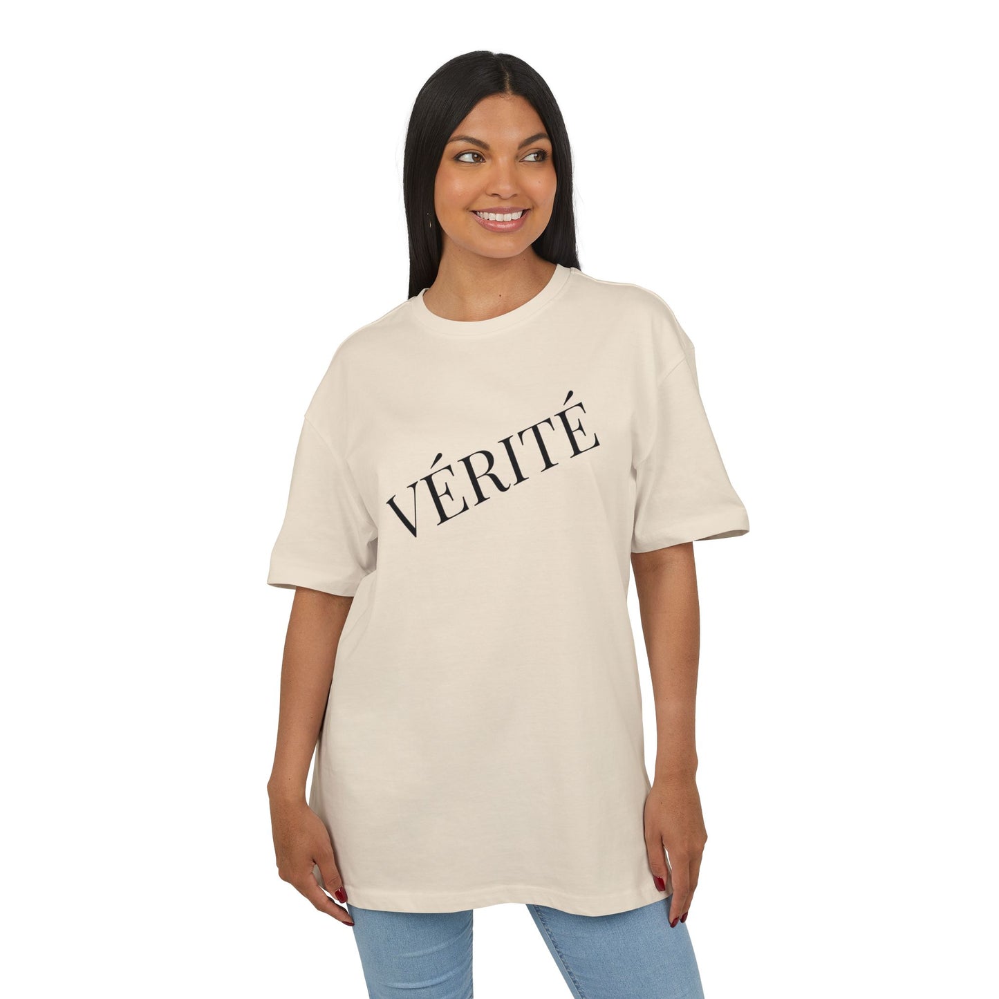 Stylisches T-Shirt mit Aufschrift ‘Vérité’ (Brustprint) – Minimalistisches Design für Modebewusste