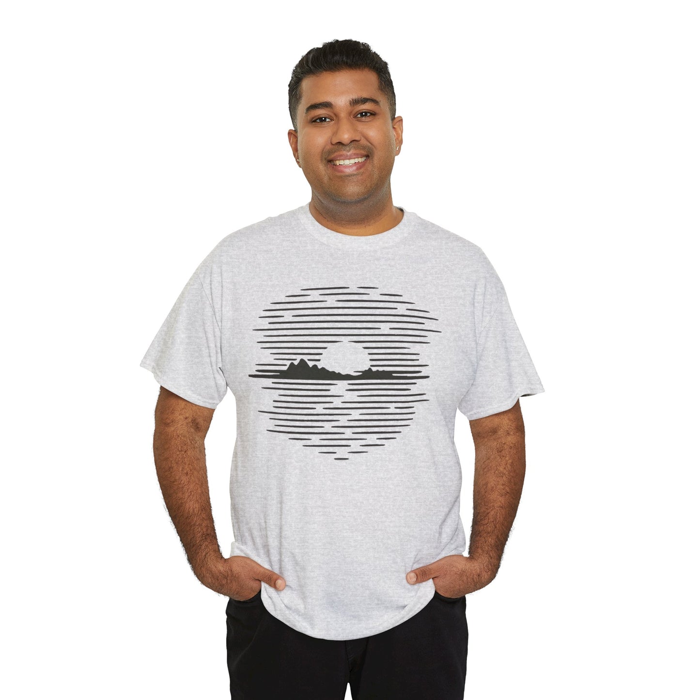 Berg Sonnenuntergang T-Shirt (Brustprint) – Natur-inspiriertes Unisex Shirt für Outdoor- und Landschaftsliebhaber