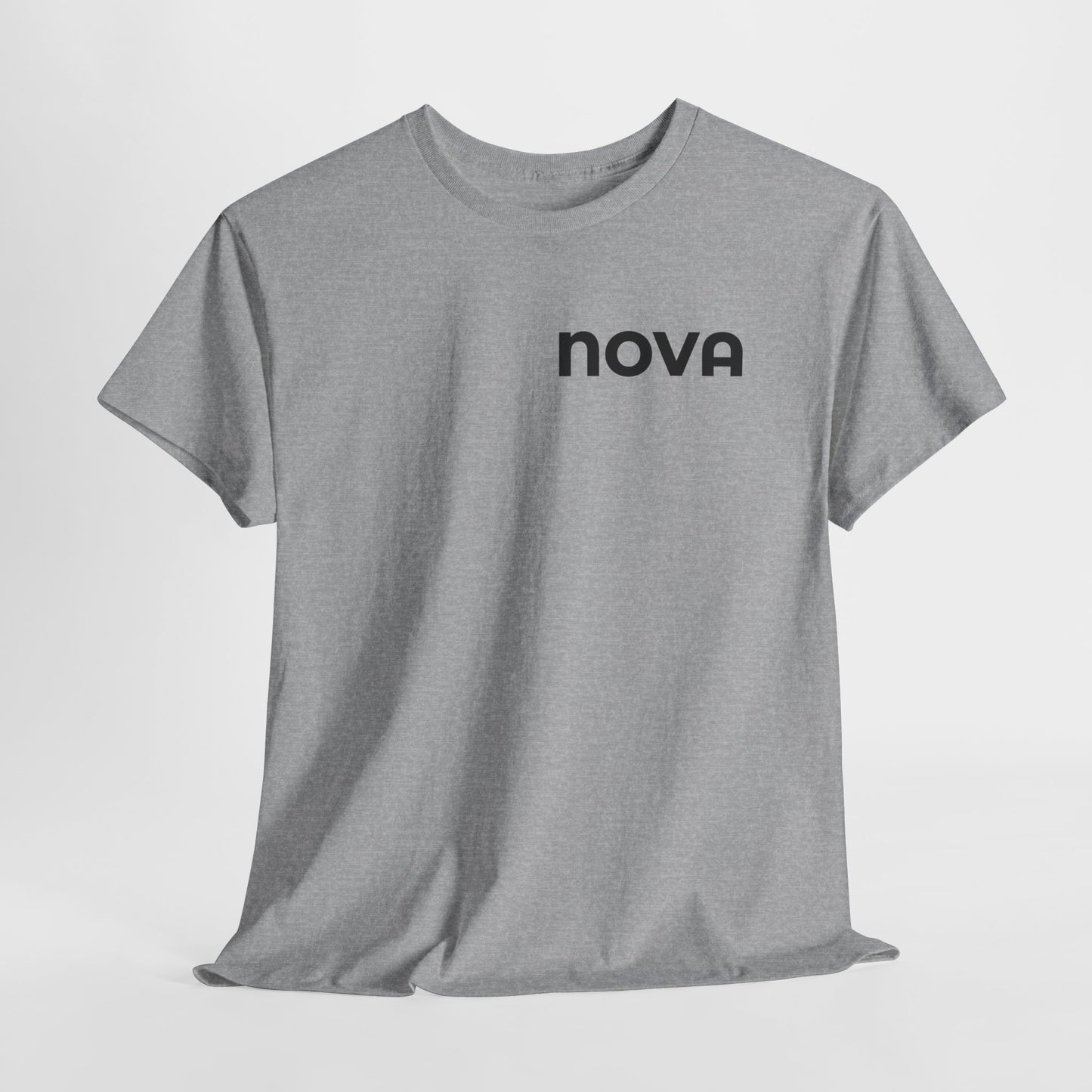 NOVA Unisex Heavy Cotton T-Shirt (Brustprint) – Minimalistisches Statement-Shirt aus 100 % Baumwolle für Damen & Herren