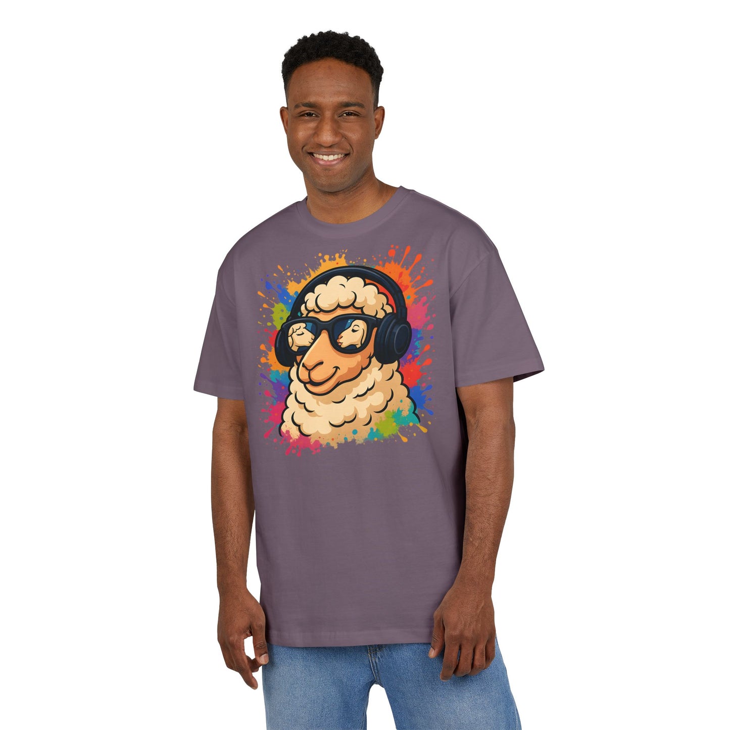 Cooles Schaf T-Shirt (Brustprint) – Lustiges Streetwear Shirt mit Kopfhörer-Schaf & Farbspritzer-Design | Unisex