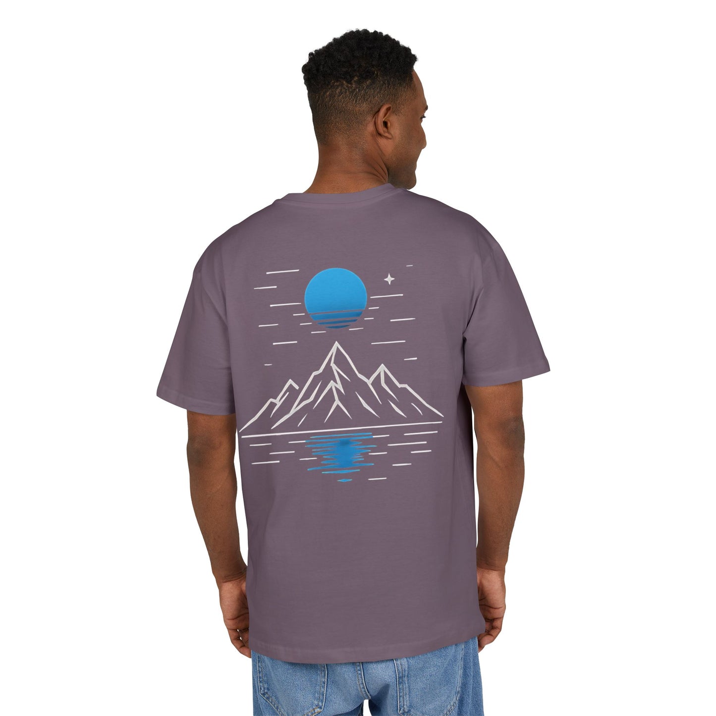 Berg T-Shirt (Rückenprint) – Minimalistisches Natur Design mit Mond & Spiegelung – Unisex Outdoor Shirt für Wanderer & Naturfreunde