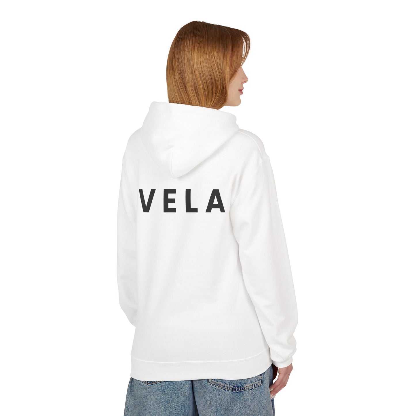 VELA Hoodie (Rückenprint) – Unisex Midweight Softstyle Fleece | Nachhaltige Streetwear mit Komfort & Stil