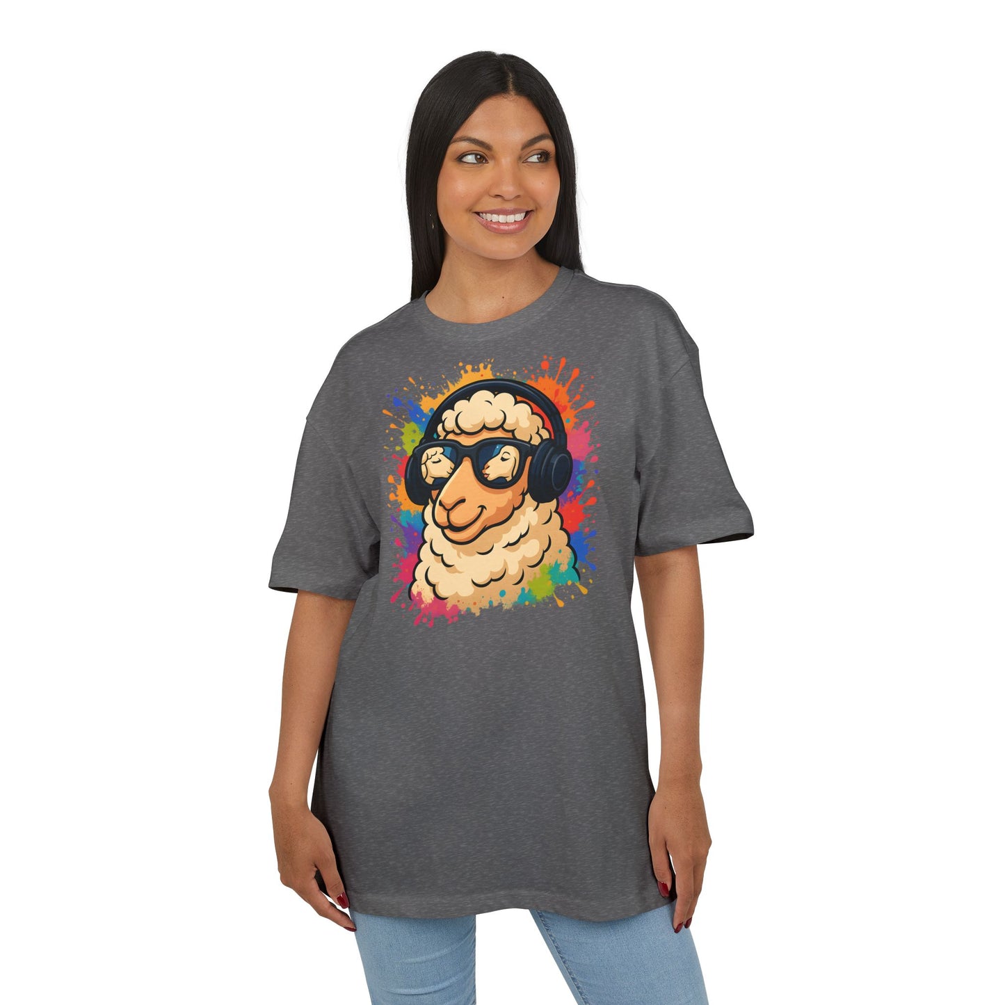 Cooles Schaf T-Shirt (Brustprint) – Lustiges Streetwear Shirt mit Kopfhörer-Schaf & Farbspritzer-Design | Unisex