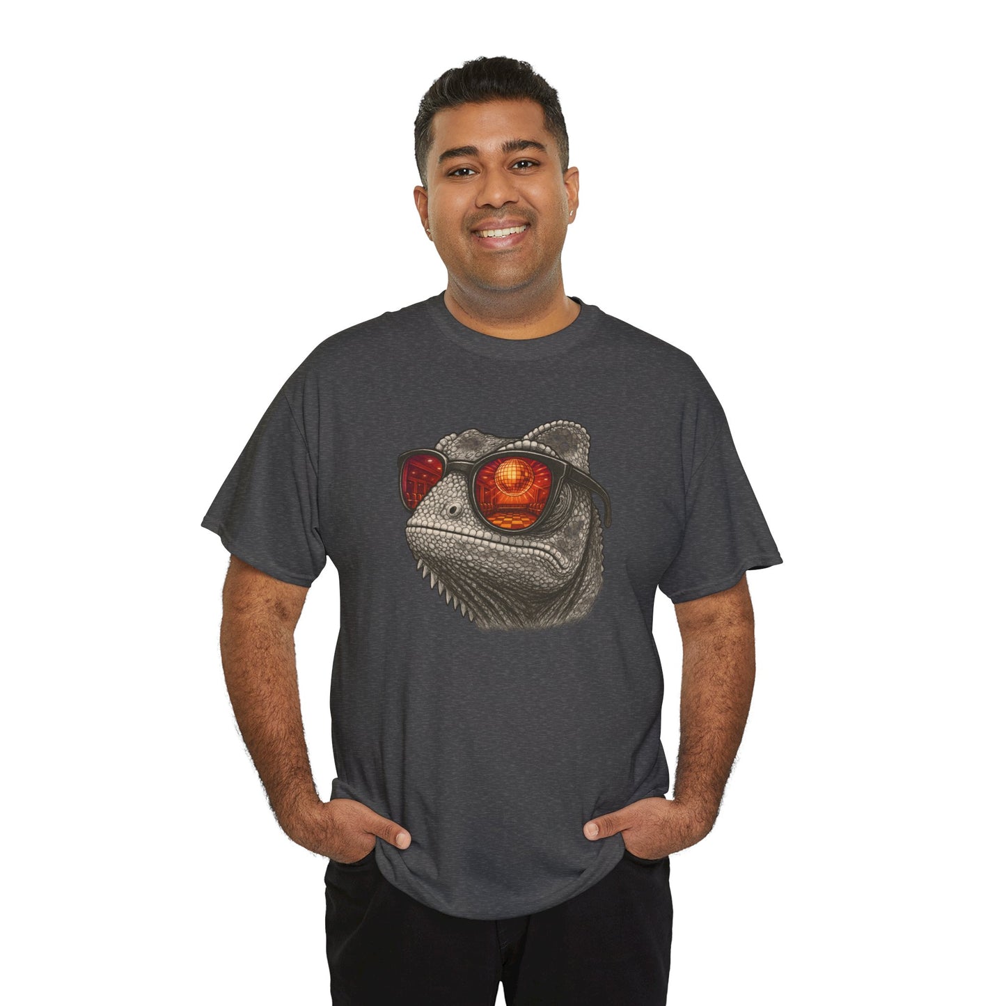 Chamäleon Disco T-Shirt (Brustprint) – Lustiges Tiermotiv mit Sonnenbrille | Retro Club Design für Tierfreunde & Festivalfans
