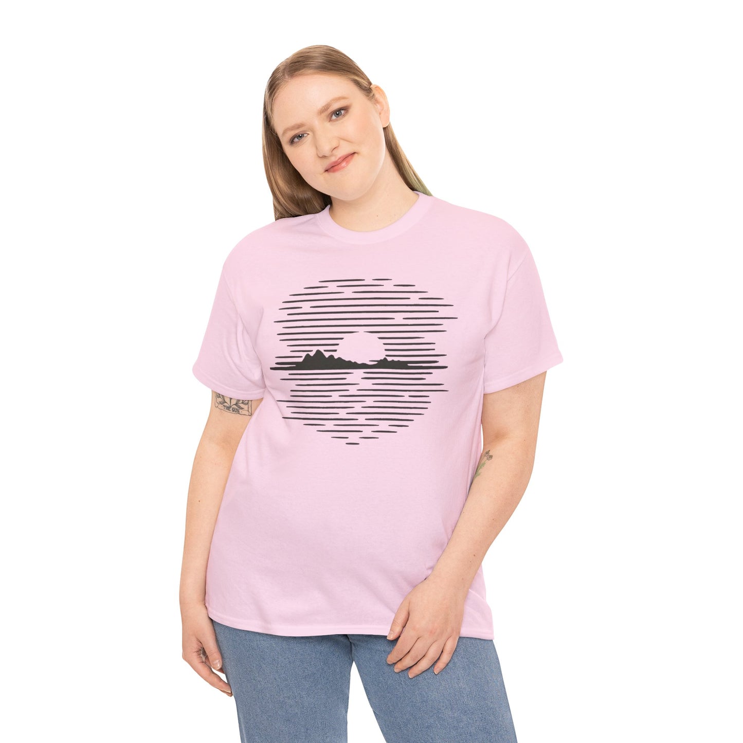 Berg Sonnenuntergang T-Shirt (Brustprint) – Natur-inspiriertes Unisex Shirt für Outdoor- und Landschaftsliebhaber