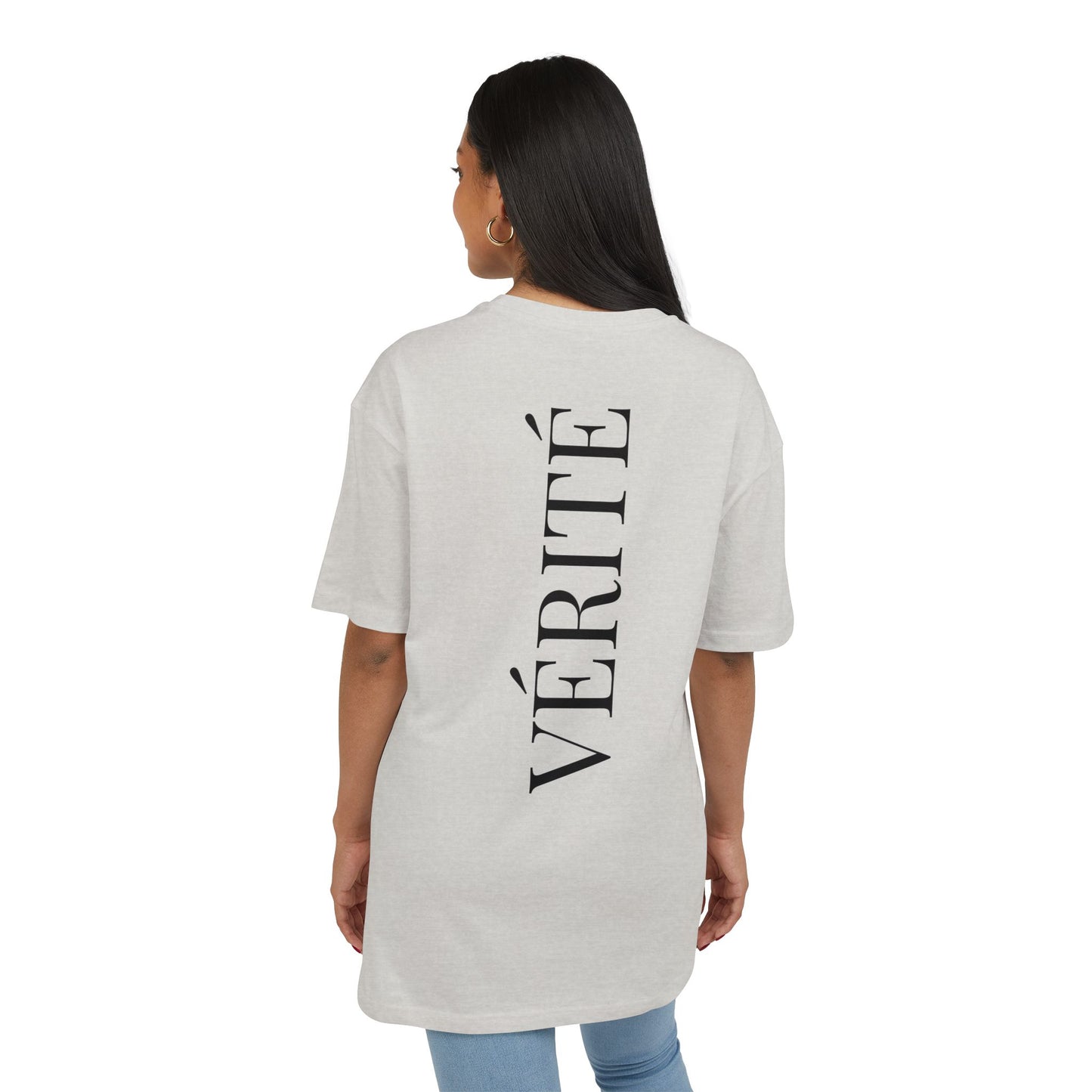 Stylisches T-Shirt mit Aufschrift ‘Vérité’ (Rückenprint) – Minimalistisches Design für Modebewusste