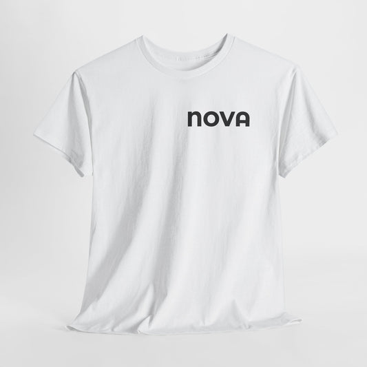 NOVA Unisex Heavy Cotton T-Shirt (Brustprint) – Minimalistisches Statement-Shirt aus 100 % Baumwolle für Damen & Herren