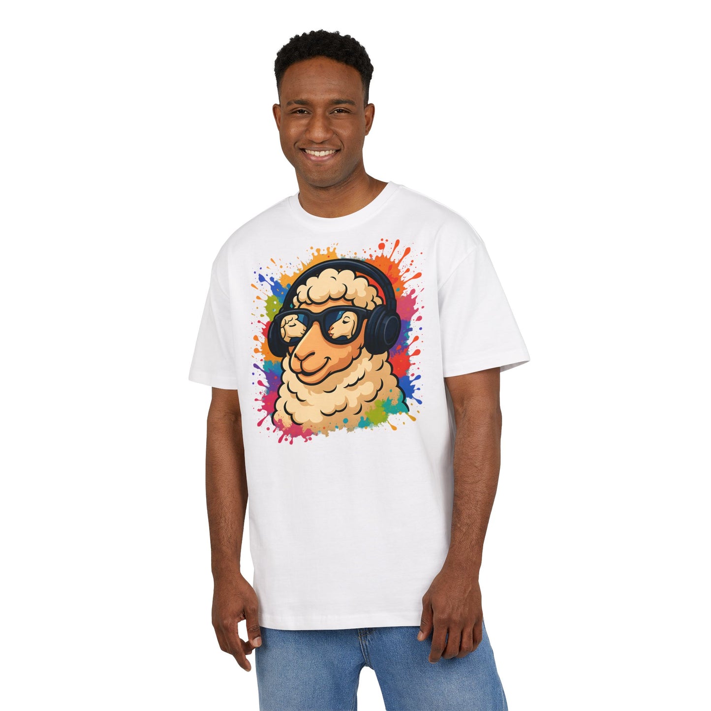 Cooles Schaf T-Shirt (Brustprint) – Lustiges Streetwear Shirt mit Kopfhörer-Schaf & Farbspritzer-Design | Unisex