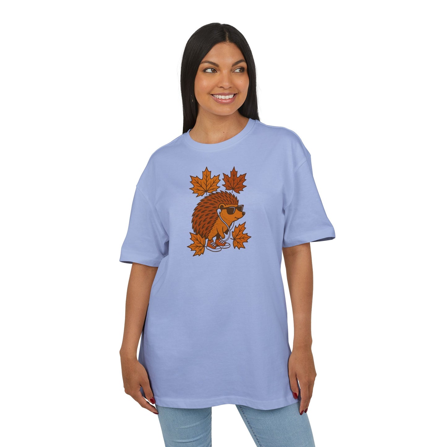 Herbst Igel T-Shirt (Brustprint) – Lustiges Cartoon Design mit Sonnenbrille, Kopfhörern & Ahornblättern