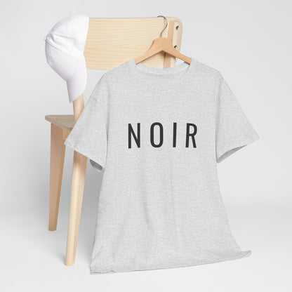 NOIR T-Shirt Unisex (Brustprint) – Nachhaltiges Heavy Cotton Tee aus 100% Baumwolle, Minimalistische Streetwear & Geschenkidee