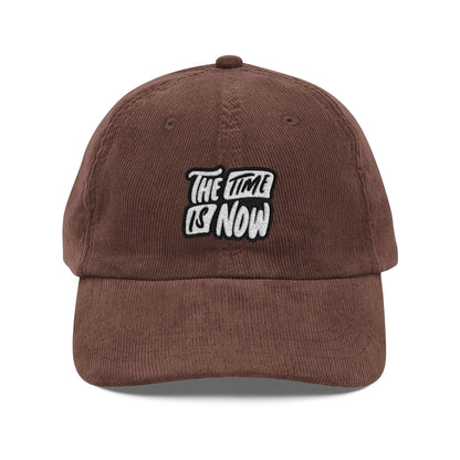 The Time is Now Cord Cap – Retro Cord Basecap mit Stickerei - Good Vibes, Gift for Friends, Relaxed Fashion