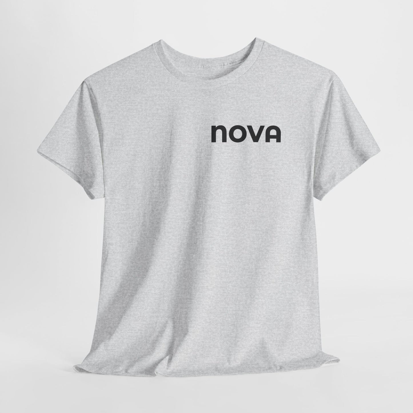 NOVA Unisex Heavy Cotton T-Shirt (Brustprint) – Minimalistisches Statement-Shirt aus 100 % Baumwolle für Damen & Herren