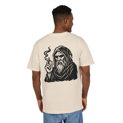 Mystic Wizard T-Shirt (Rückenprint)– Dunkler Magier mit Zigarre Motiv – Gothic Streetwear für Männer & Frauen