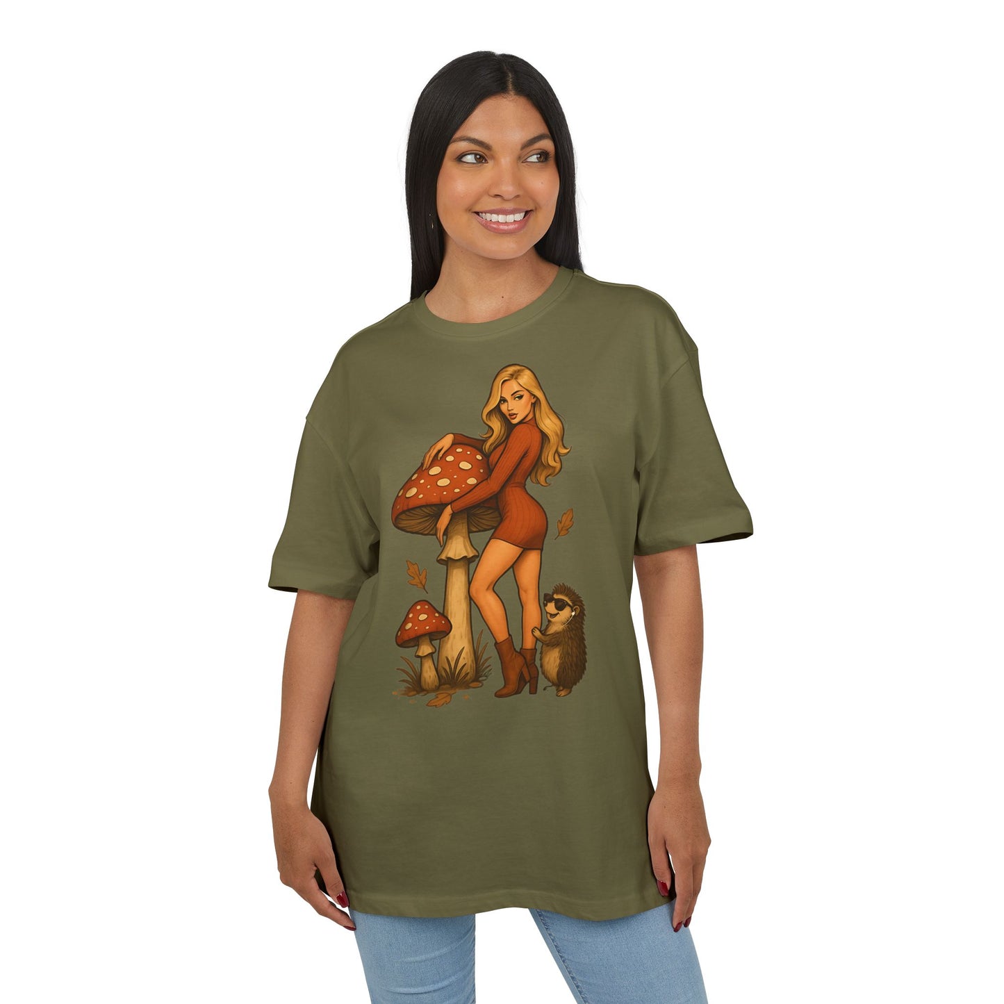 Vintage Pilz Fee & Igel Cartoon (Brustprint) – Retro Waldmotiv T-Shirt für Natur- & Pilzliebhaber