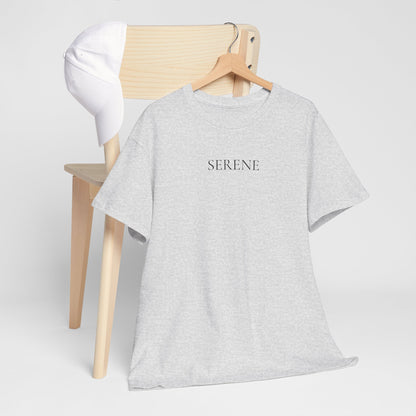 SERENE T-Shirt (Brustprint) – Unisex Heavy Cotton Tee | Nachhaltige Streetwear aus 100% Baumwolle